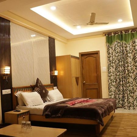Hotel Royal Palace ชลันธระ ภายนอก รูปภาพ