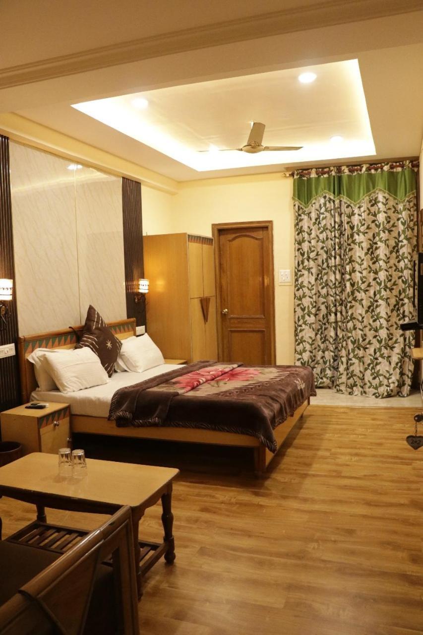 Hotel Royal Palace ชลันธระ ภายนอก รูปภาพ