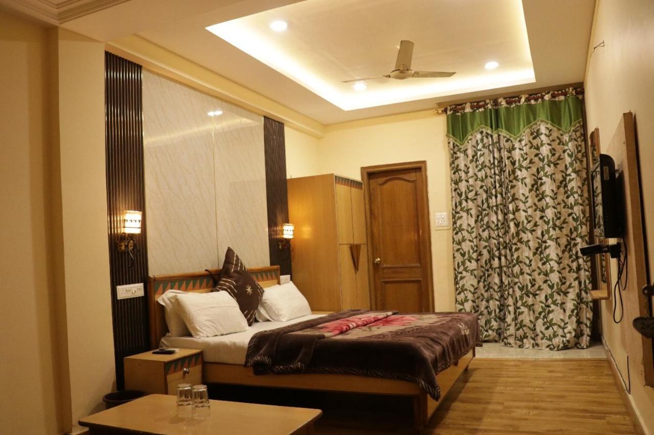 Hotel Royal Palace ชลันธระ ภายนอก รูปภาพ